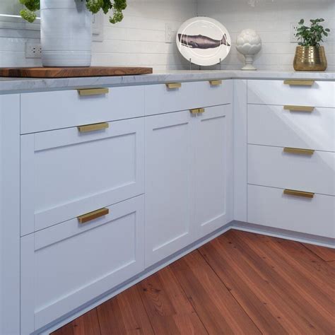 shaker cabinets with finger pulls